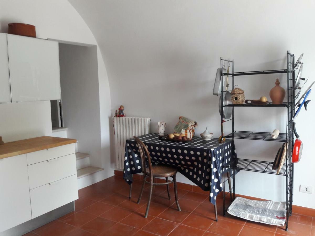 Fra Il Glicine E Il Sambuco Villa โมโนโปลี ภายนอก รูปภาพ