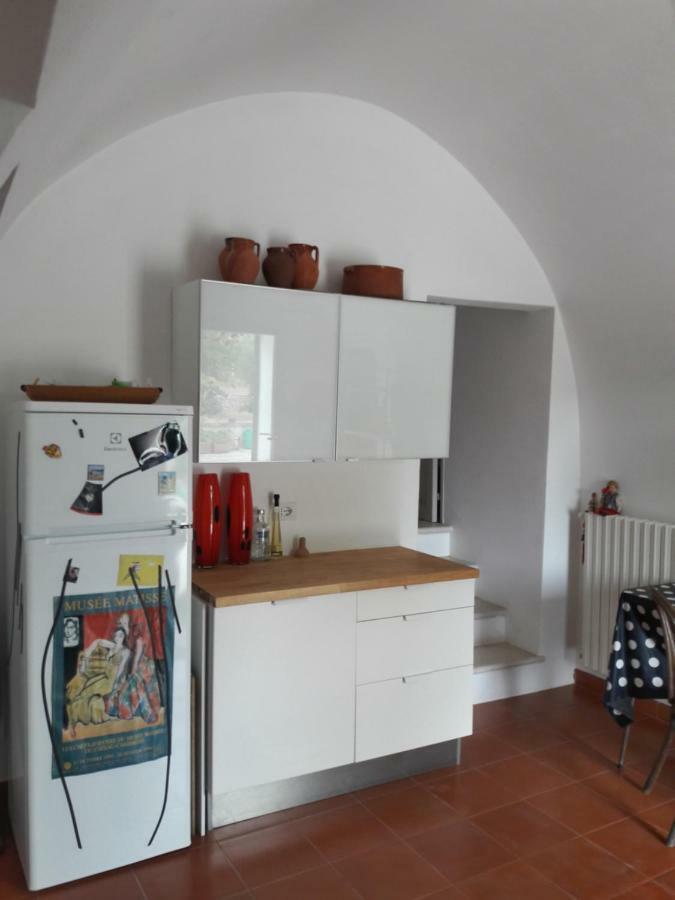 Fra Il Glicine E Il Sambuco Villa โมโนโปลี ภายนอก รูปภาพ