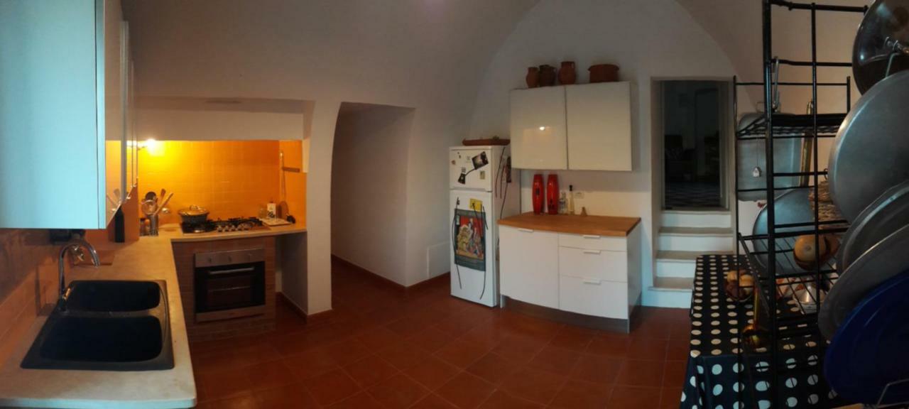 Fra Il Glicine E Il Sambuco Villa โมโนโปลี ภายนอก รูปภาพ